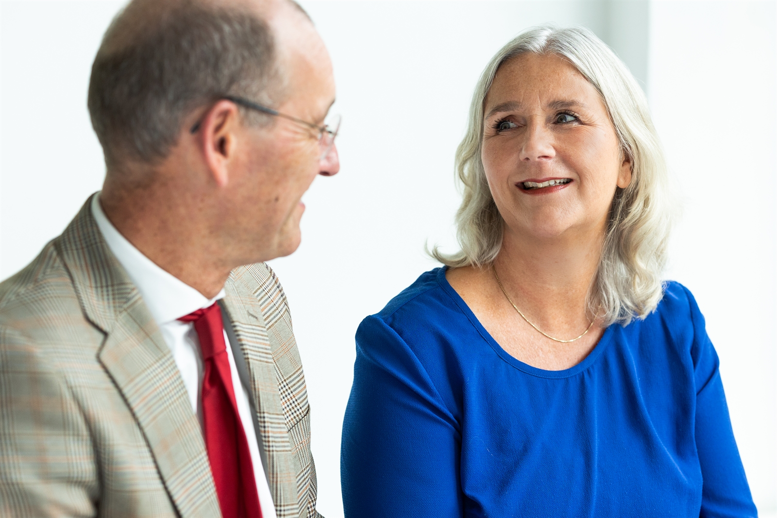 Lilian in gesprek met burgemeester Sander Schelberg