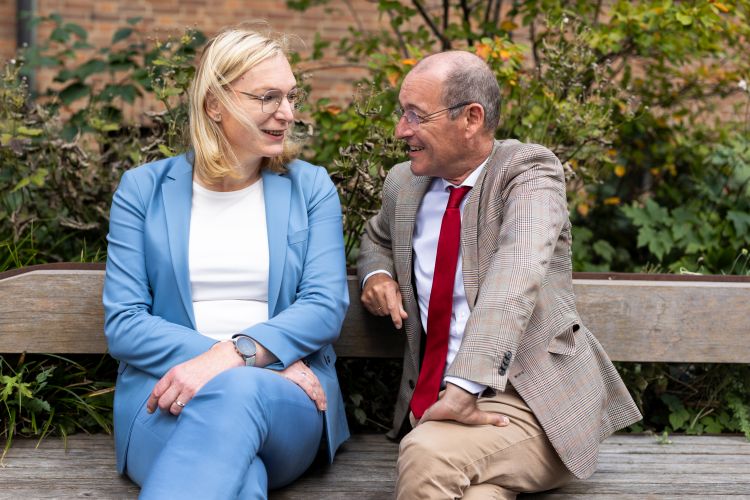 Nathalie in gesprek met burgemeester Sander Schelberg